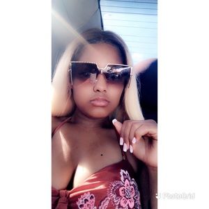 Meet your Posher, Danae